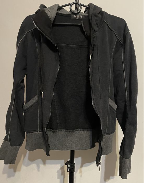 Bluza na zamek z kapturem i dwiema kieszeniami