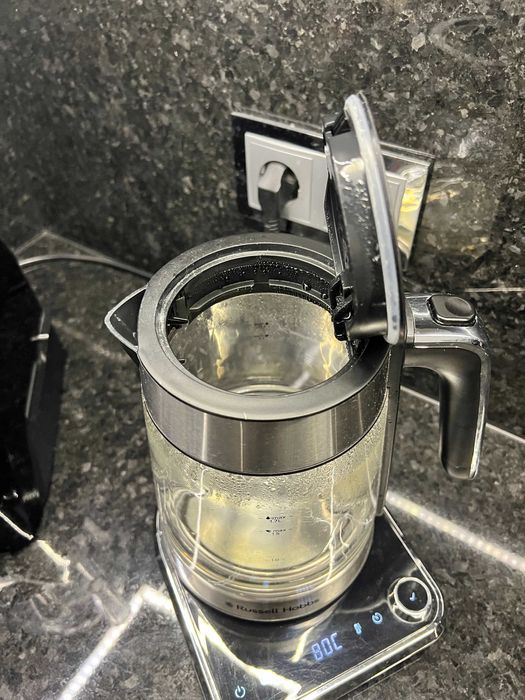 Chaleira elétrica com controlo de temperatura RUSSEL HOBBS (1,7 L)