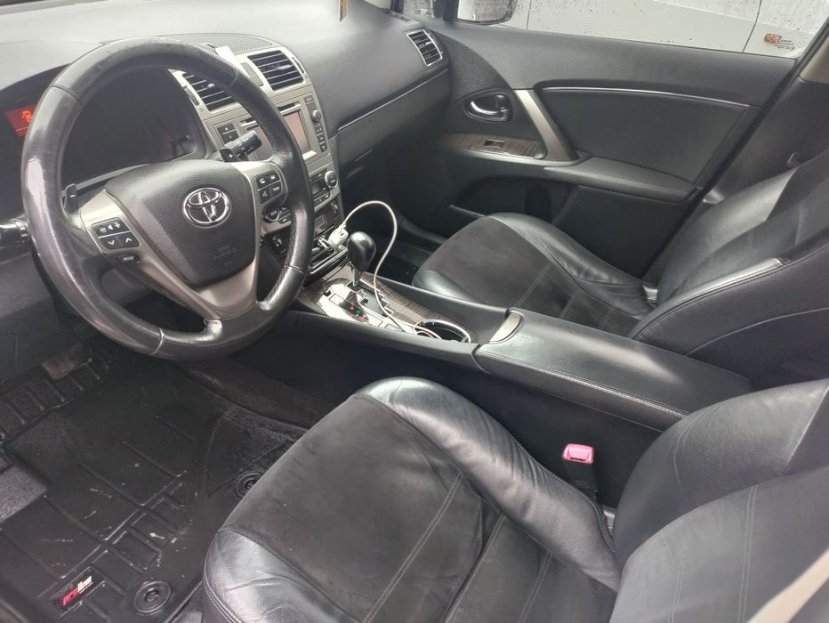 TOYOTA Avensis 2012