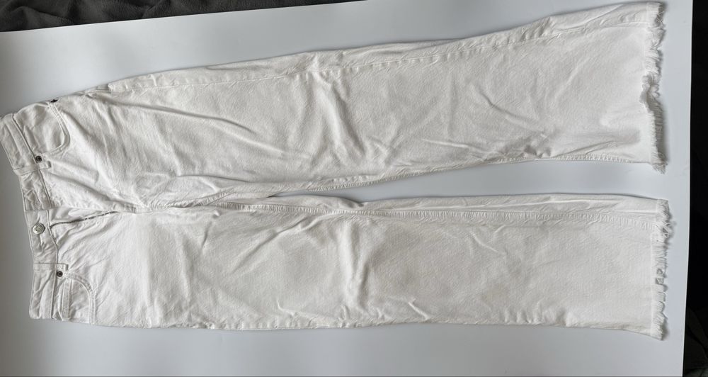Джинси Zara ,білого кольору ,розмір М ,без дифектів