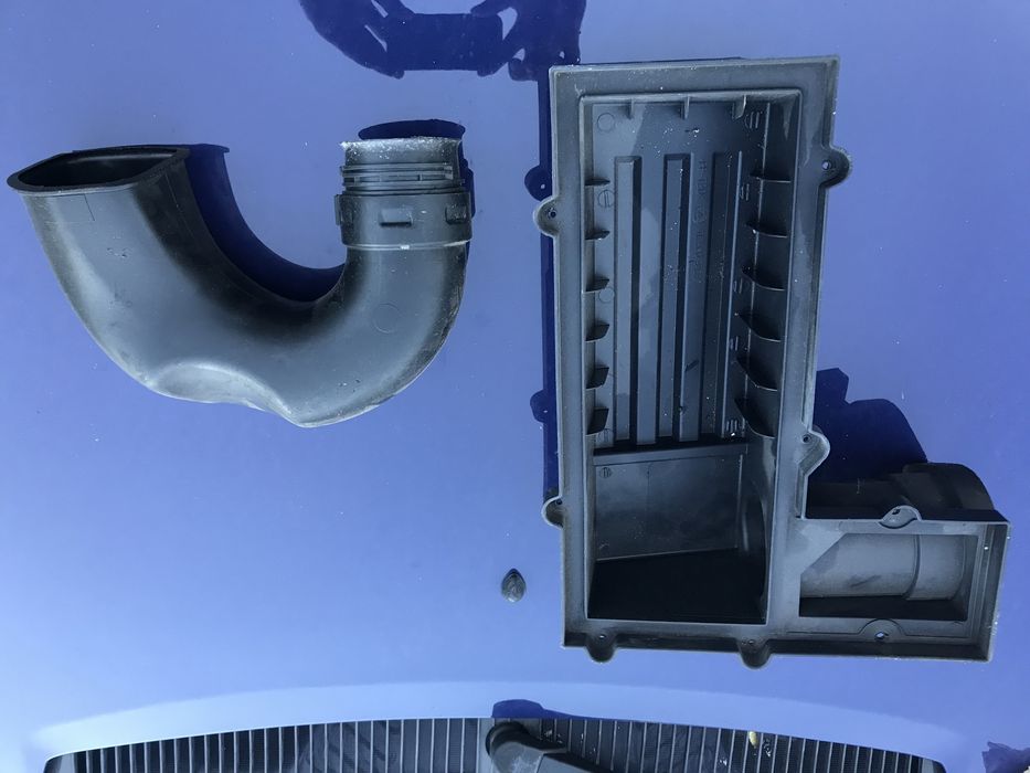 Продам пластик 5N0 129618 C воздушного фильтра vw
