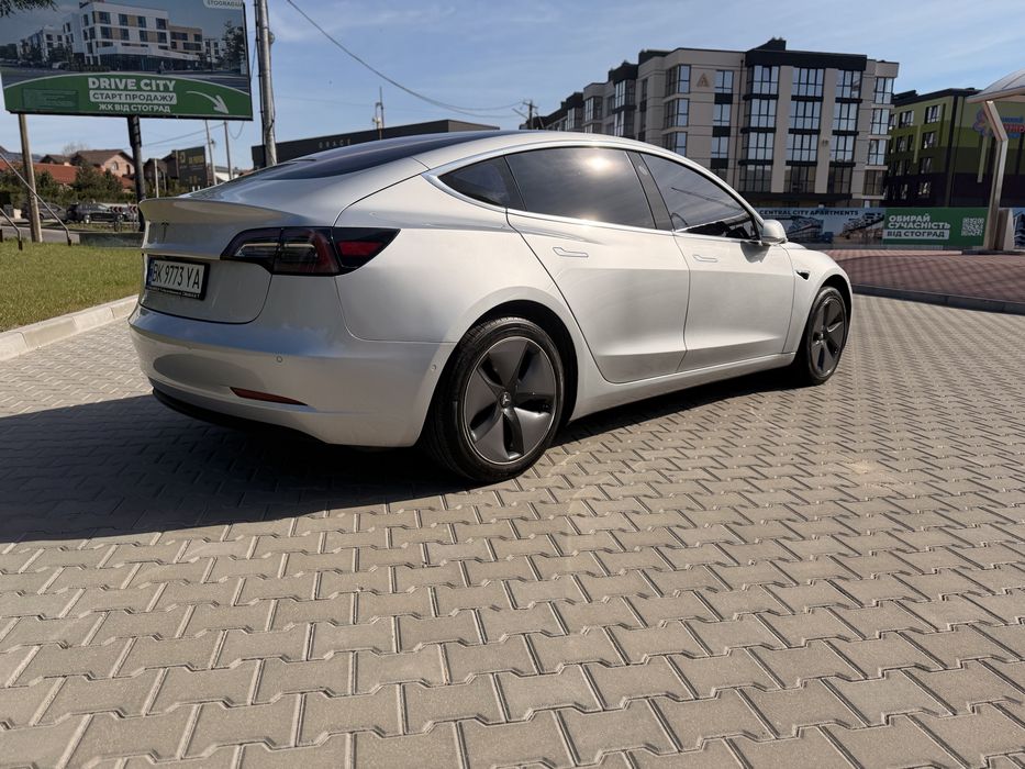 Tesla model 3 long range