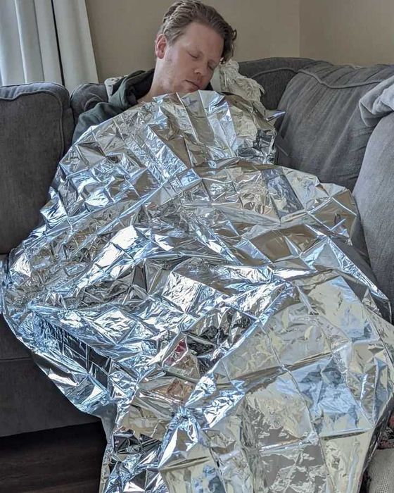 Спасательное одеяло покрывало термоодеяло из майлара