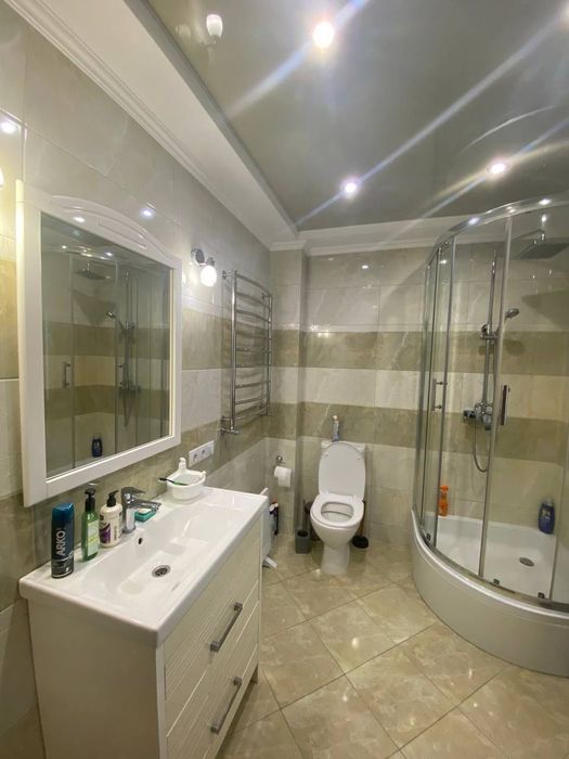 Продаж укомплектованого будинку з гаражем в районі Агропереробки!