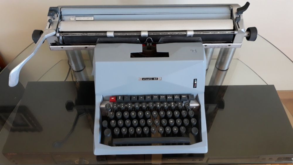 Máquina de escrever Olivetti 82