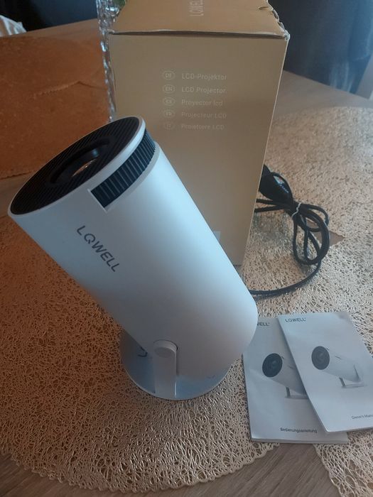 Projektor rzutnik LQWELL jak nowy