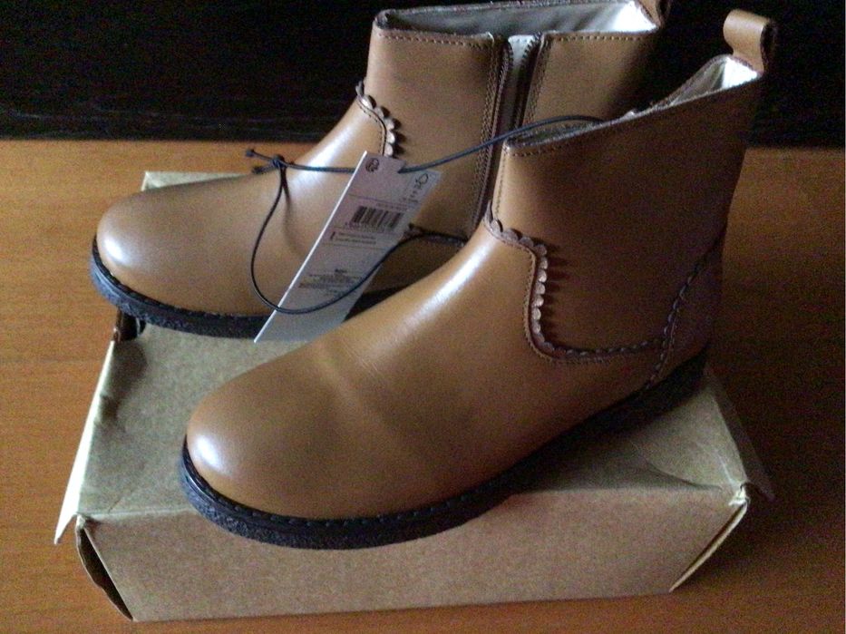 botas em pele tamanho 34 NOVAS