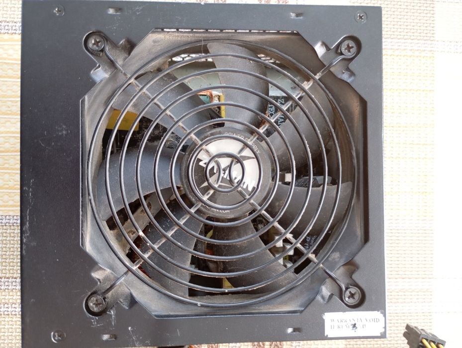 Продам блок живлення ZALMAN ZM400-LE на 400W