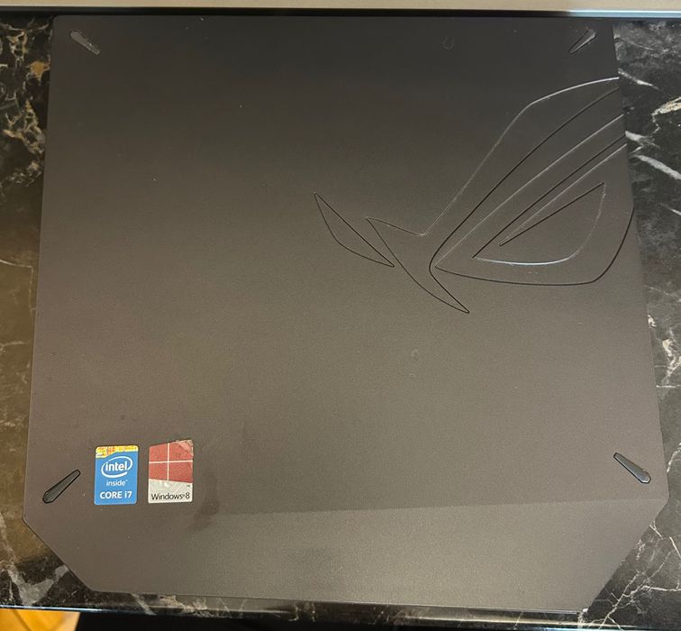 ASUS ROG GR8 1 - mały komputer stacjonarny / PC