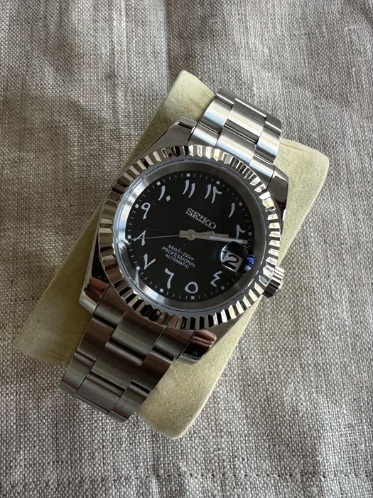 Relógio Seiko automático Datejust preto numerais árabes bezel fluted oyster elegante