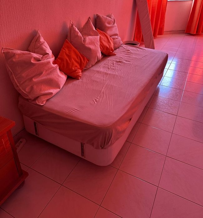 Futon branco  praticamente novo