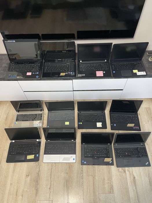 Великий вибір різних ноутбукі