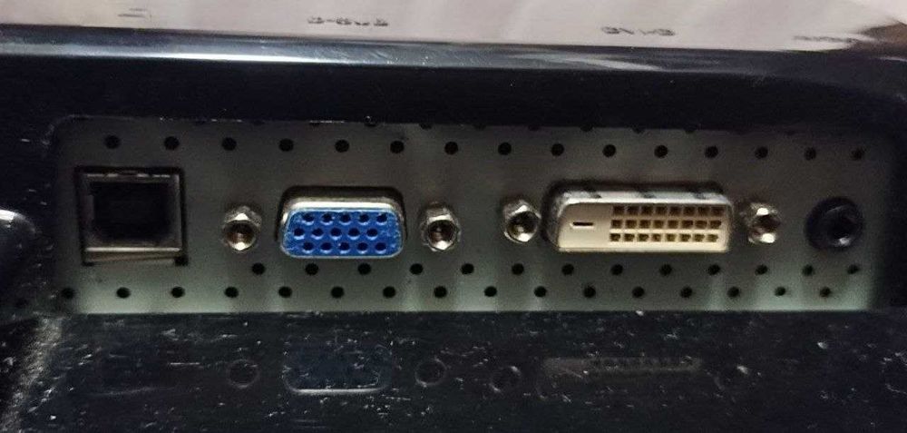 Монітор LG 22" 1680x1050 Flatron W2271TC вбудовані вебкамера, колонки