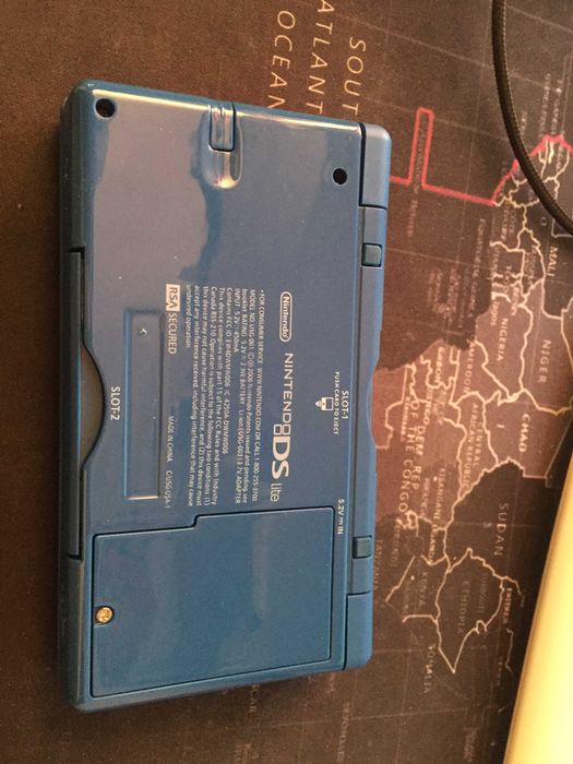 Nintendo DS с играми, стилус и зарядка