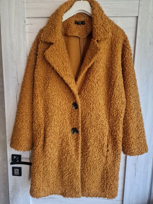 Płaszcz baranek boucle musztardowy F&F 40