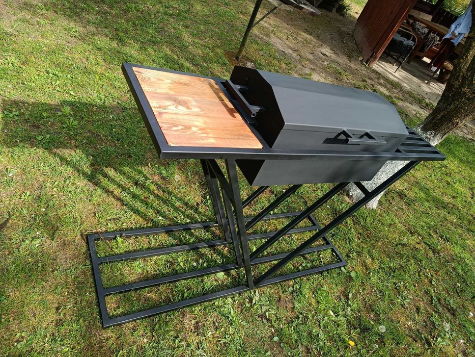 Grill ogrodowy solidny