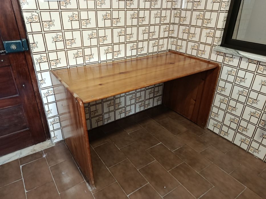 Secretaria para venda
Madeira maciça
Tampo de mesa 1,25m
50€
Torres Novas