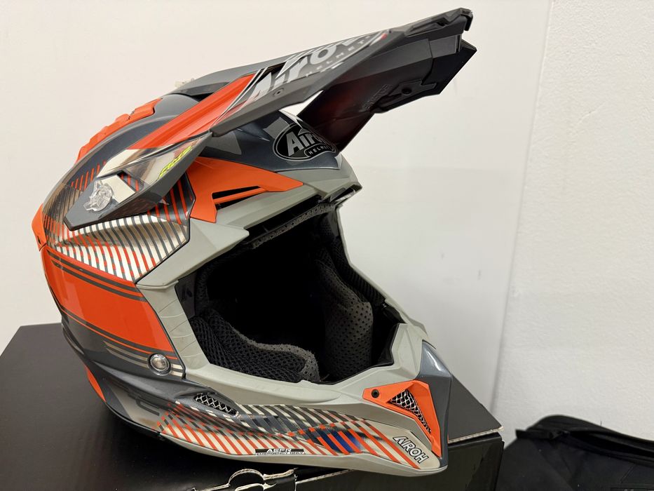 Capacete Aviator 3 Carbono Tam L semi novo