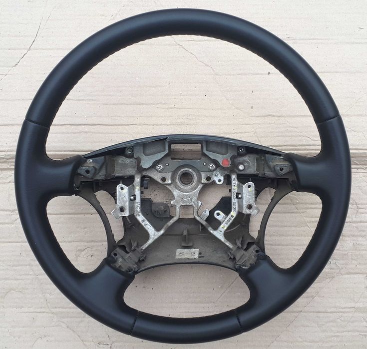 Перетяжка Руля Toyota Camry 30 , 40  Corolla  Avensis  rav4 Yaris