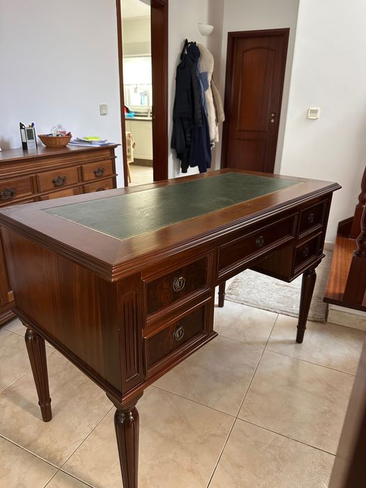 Mesa e Cadeirão de Escritório Madeira Maciça