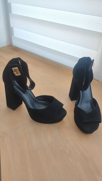 Замшеві босоніжки