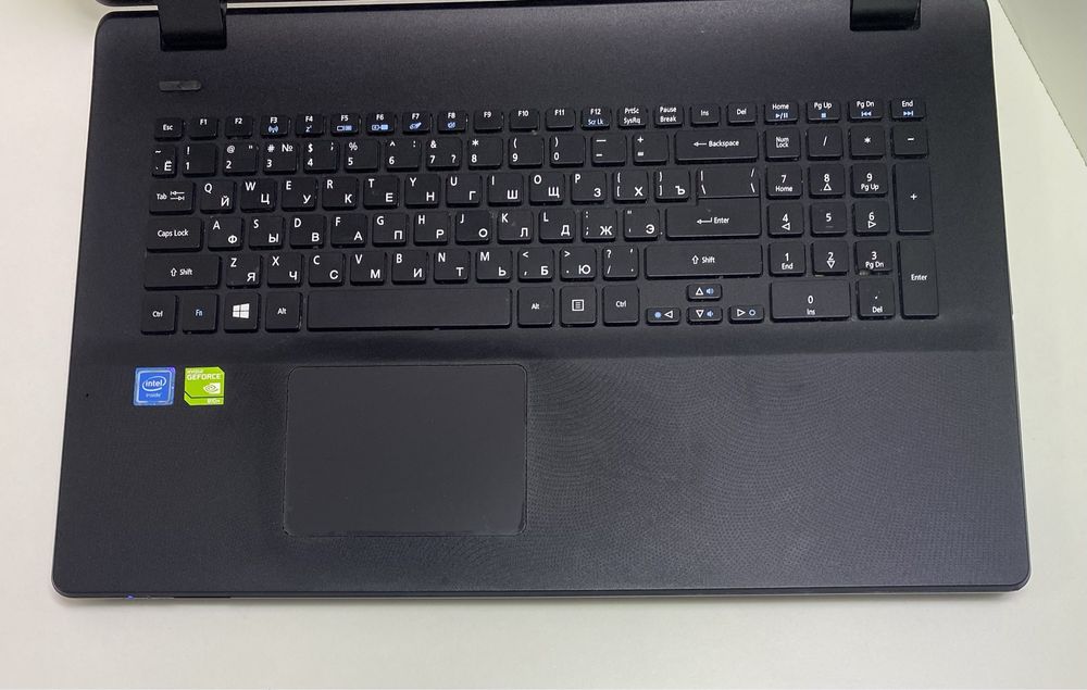 Acer es1-731 17" 8/128GB SDD+500GB HDD nvidia 910m 2gb