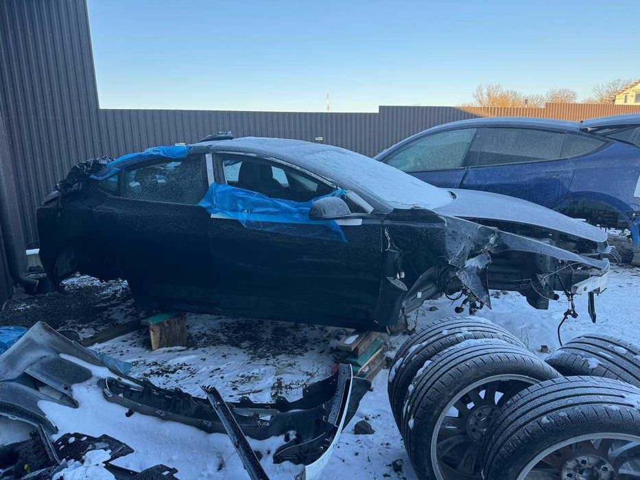 РОЗБІРКА Tesla Model 3 2018 крило бампер двері