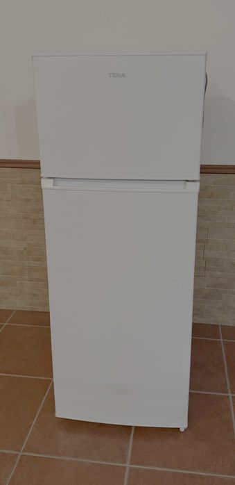 Frigorífico TEKA FTM 240 (Como Novo - Usado apenas 2 verões)