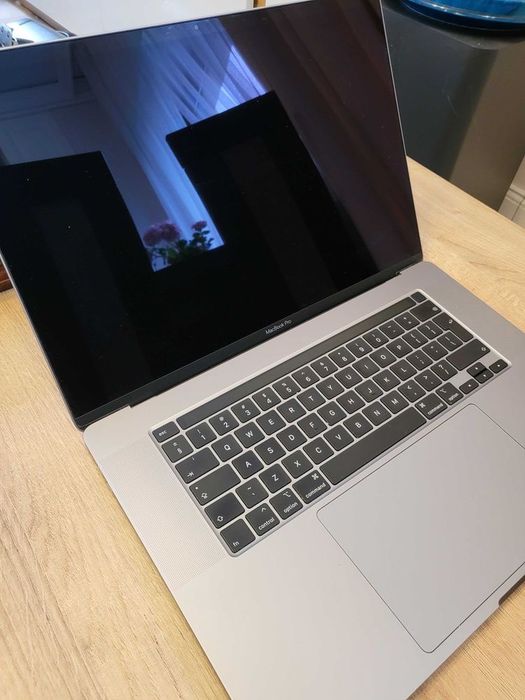 MacBook Pro, 16-inch 2019, i7, 32 GB RAM, SSD 512GB FV 23%