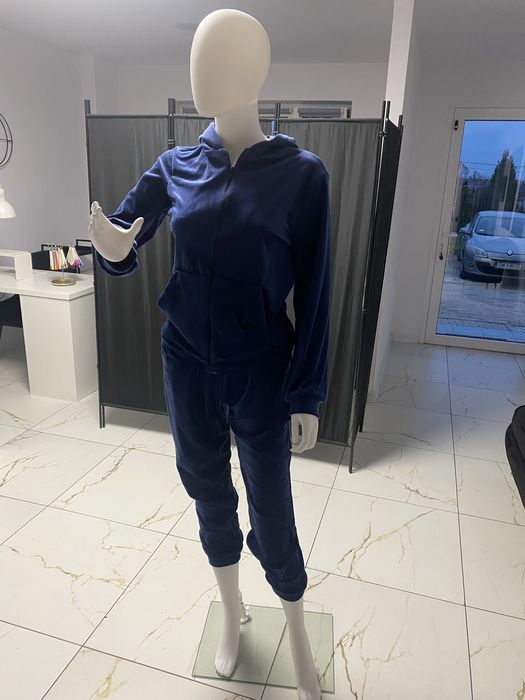 Manekin na ubrania bialy