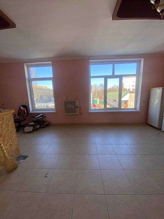 Продам приміщення смт Володарка