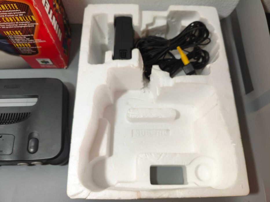 Nintendo 64 em Caixa