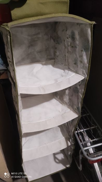 Wiszące półki do szafy