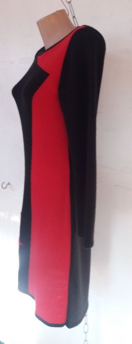 Продам незвичне і гарне трикотажне чорно-червоне плаття, нове, Польша