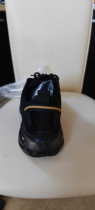 Кроссовки мужские всесезонные.