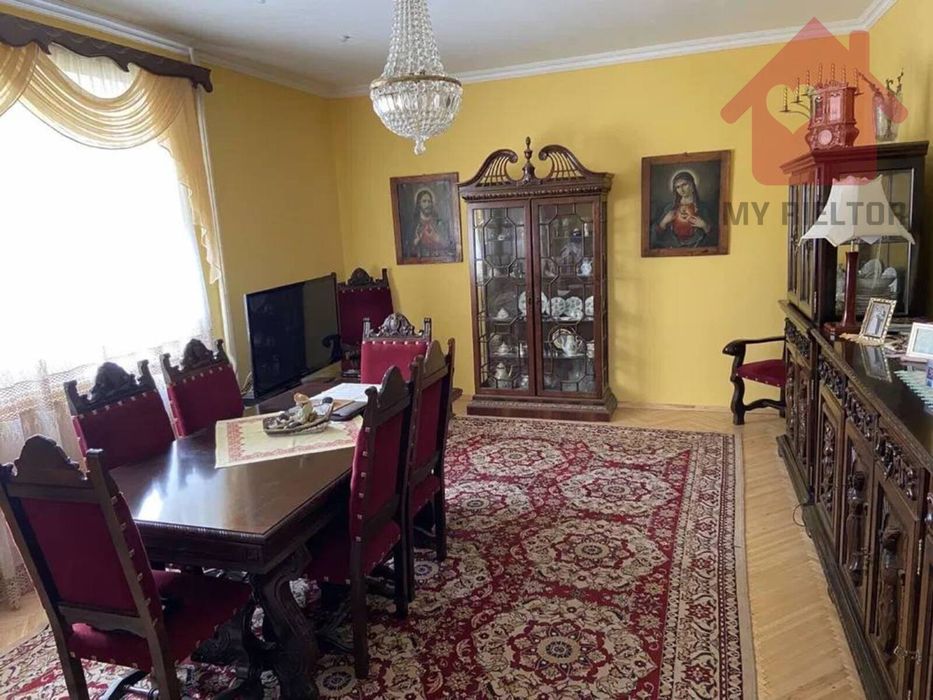 Продаж просторого будинку !