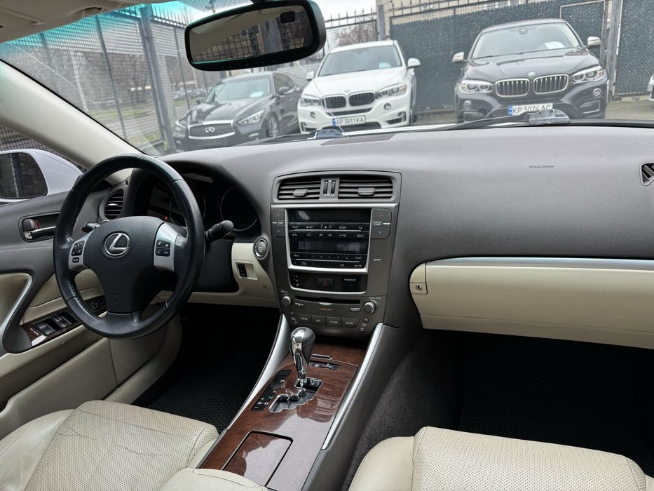 Lexus IS 2011рік пробіг 180 тис!