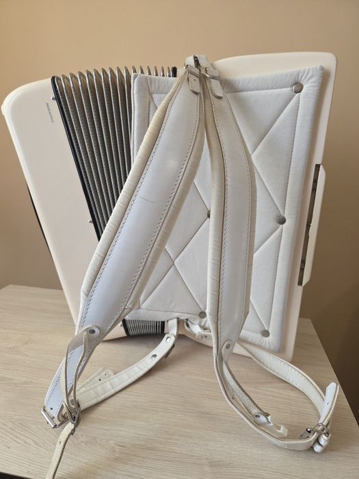 Akordeon GALANTI 120basów 6800 zł