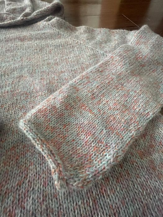 Sweter handmade z kapturem ręcznie robiony z mieszanki z merino  (s/m)