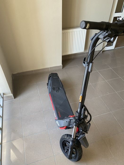 Продам электросамокат Segway Ninebot ZT3 Pro