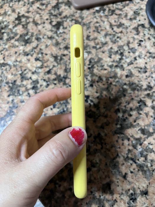 Capa iPhone amarela 11