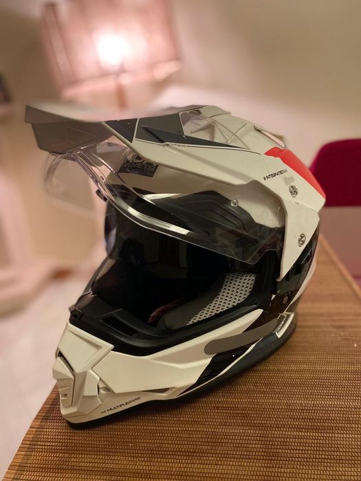 Capacete Semi novo com Viseira escura