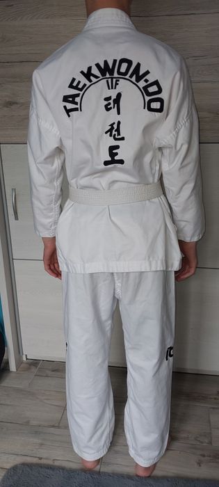 Dobok taekwondo.