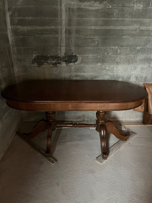 Mesa de madeira castanho