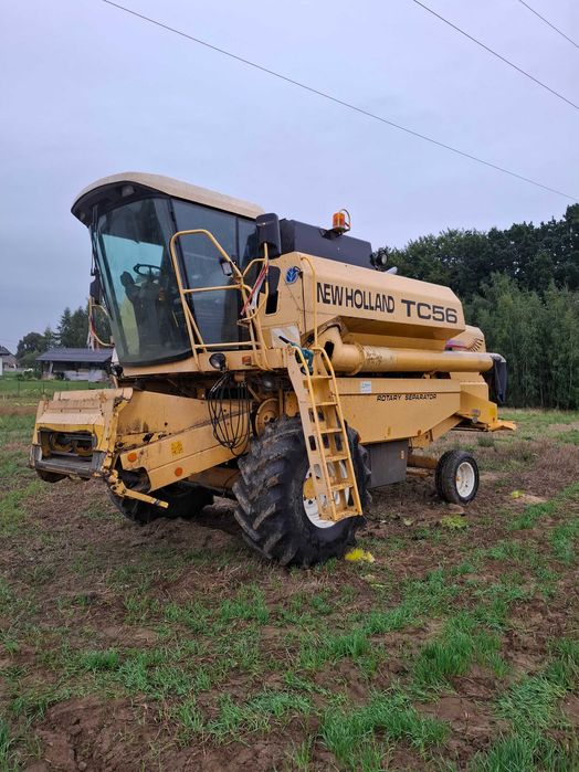 Kombajn New Holland TC56