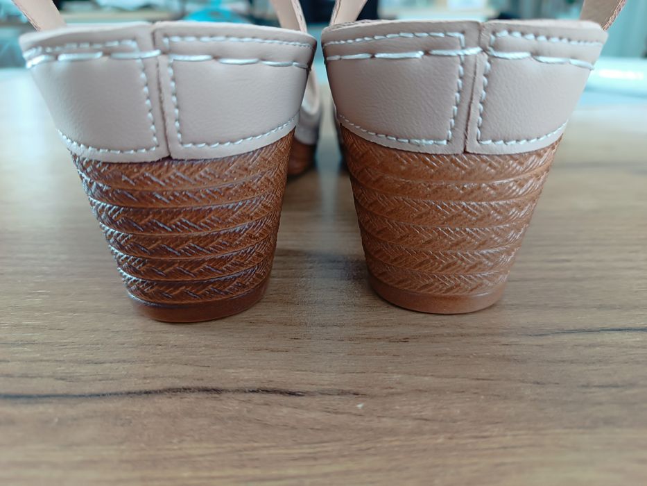 Nowe sandałki beżowe r 41 wkładka 26,5 cm