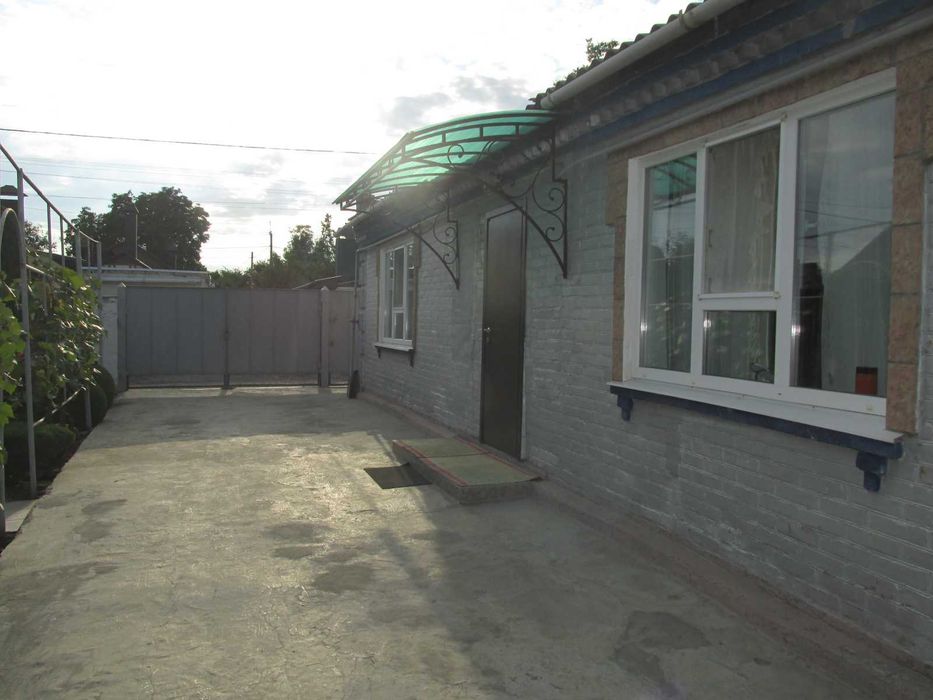 Продам  будинок по вул. В.Скринника (р-н пл.Покровської) або обміняю на 1-2 кімнатну квартиру
