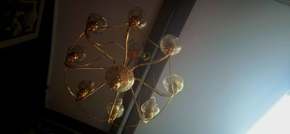 Piekny zyrandol, lampa duża