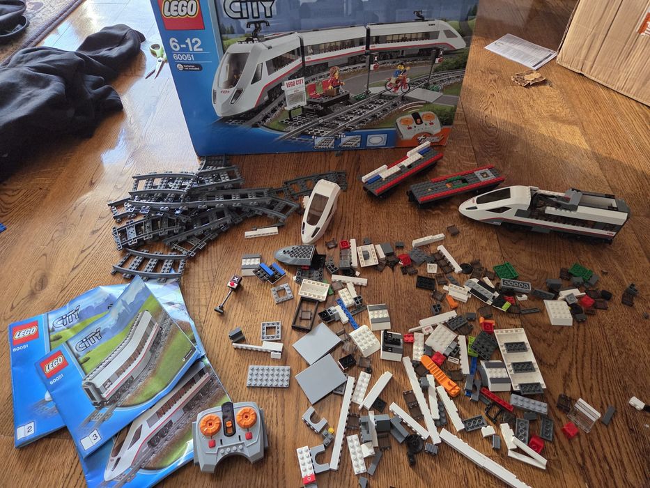 Zestaw LEGO 60051 - Szybki Pociąg Pasażerski niekompletny