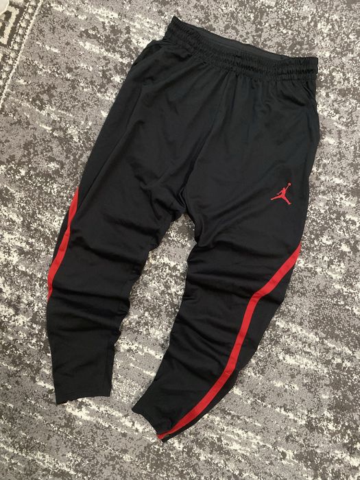 Штани Nike Jordan чорного кольору з червоними вставками М розмір нові колекції